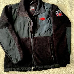 Womens size Large North Face. Color, Black. Hardly worn, beautiful condition!